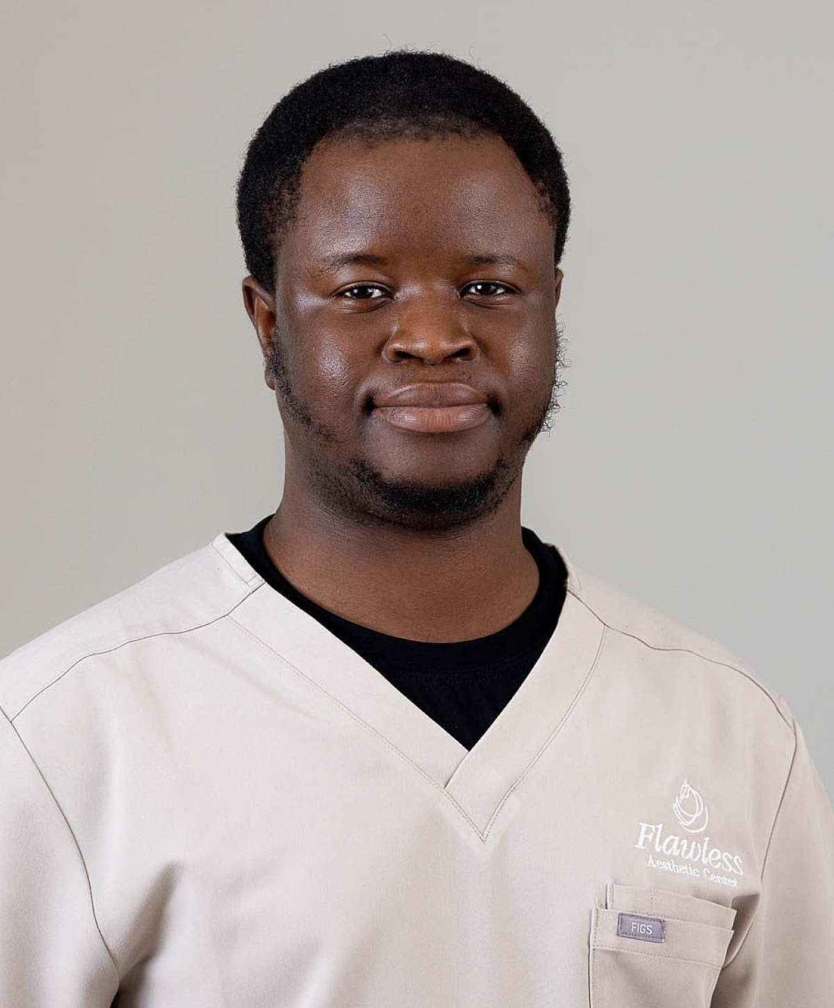 Smiling man posing with arms crossed.